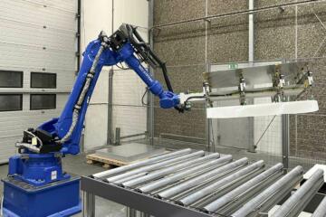 ECO3 robot for prepress plate loading